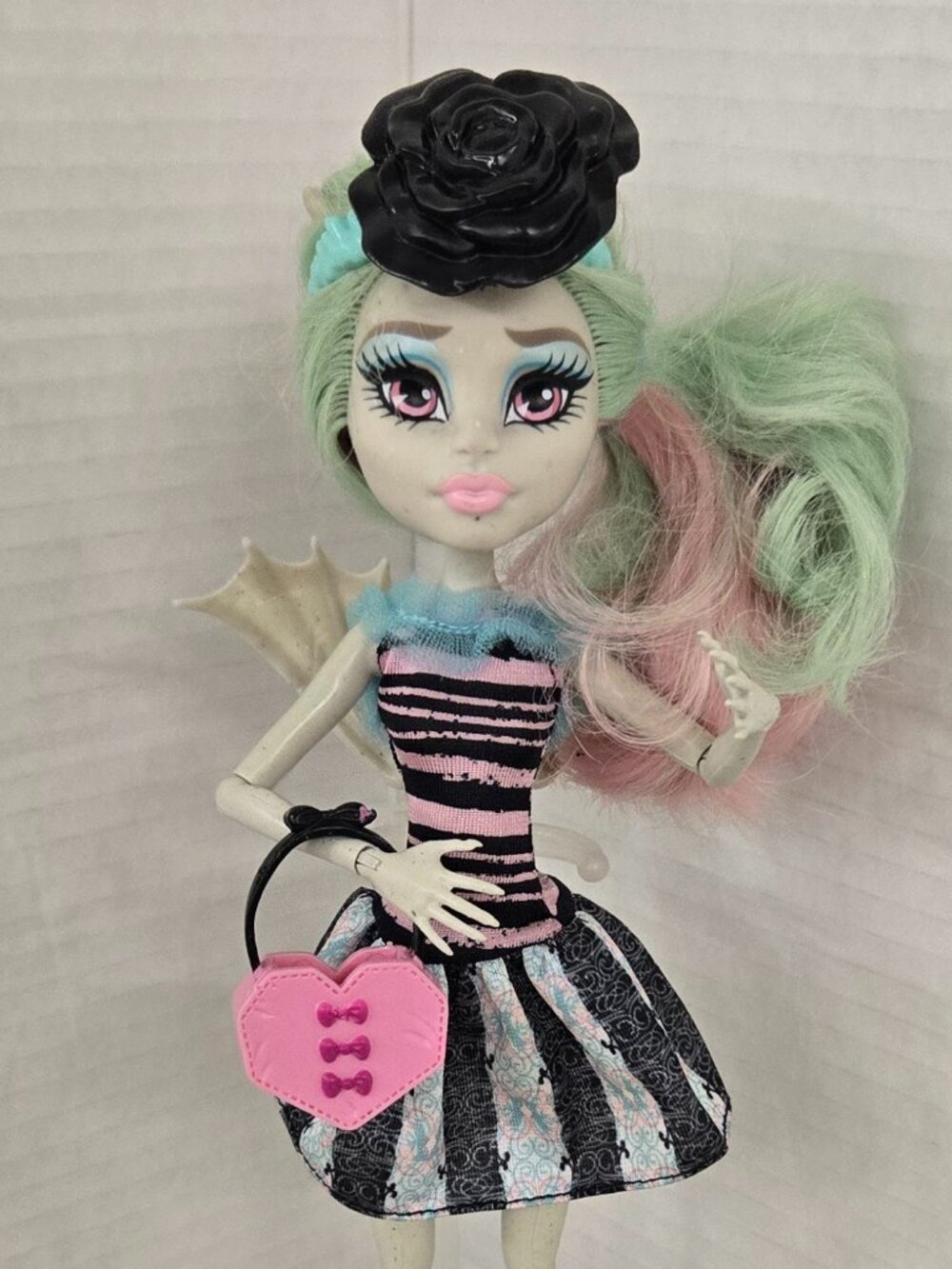 ❤ HTF G1 Monster High Love is Scaris Rochelle Goyle with wings! Purse ❤ - Picture 2 of 7